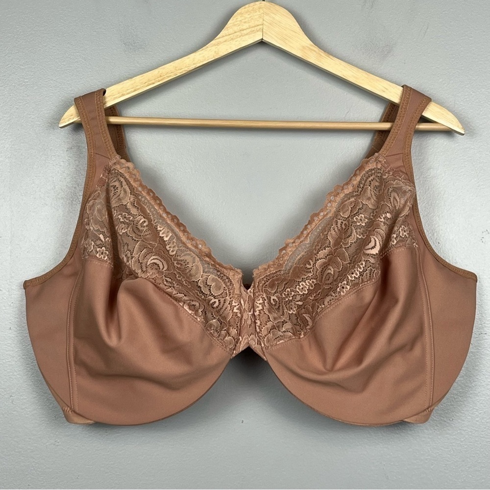 Glamorise beige Full-Figure Wonderwire Front Close lace trimmed Bra, 48G.
